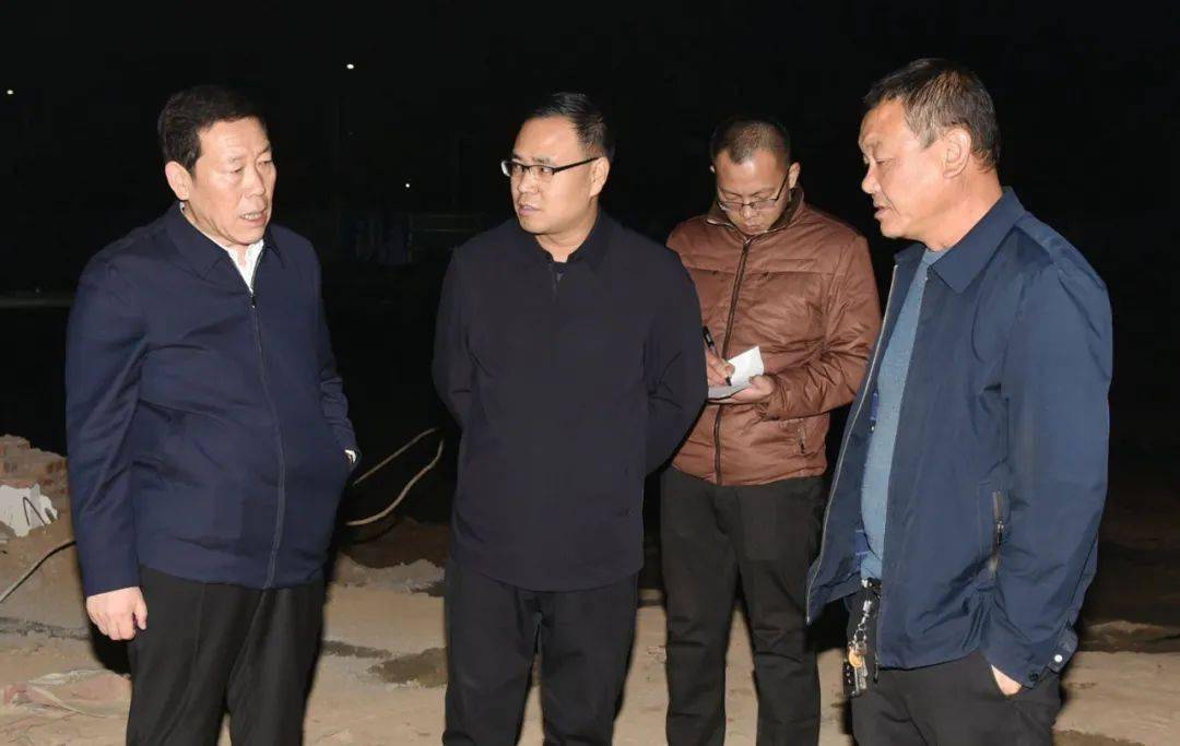 李虎山夜查建筑工地环保治理