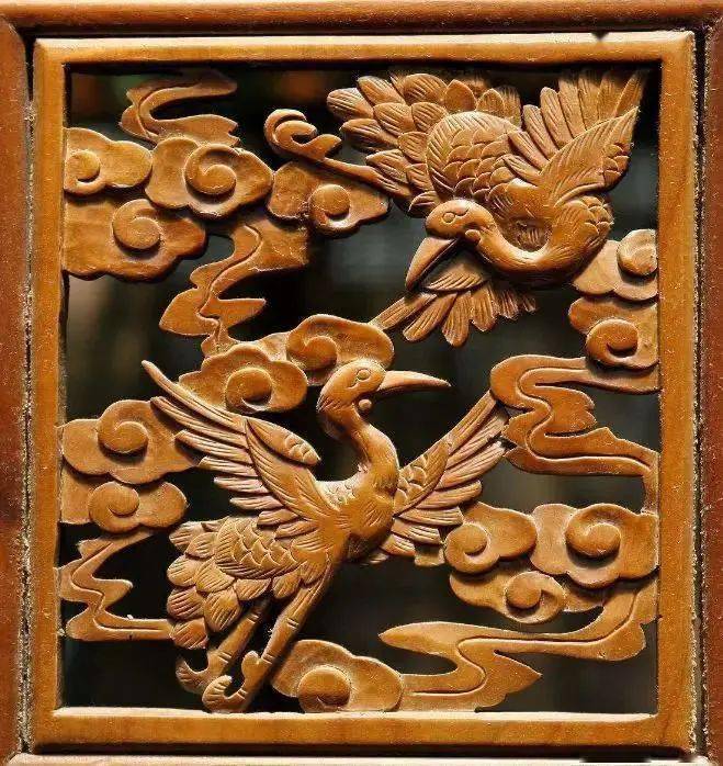 跃然木上的中国雕花_家具