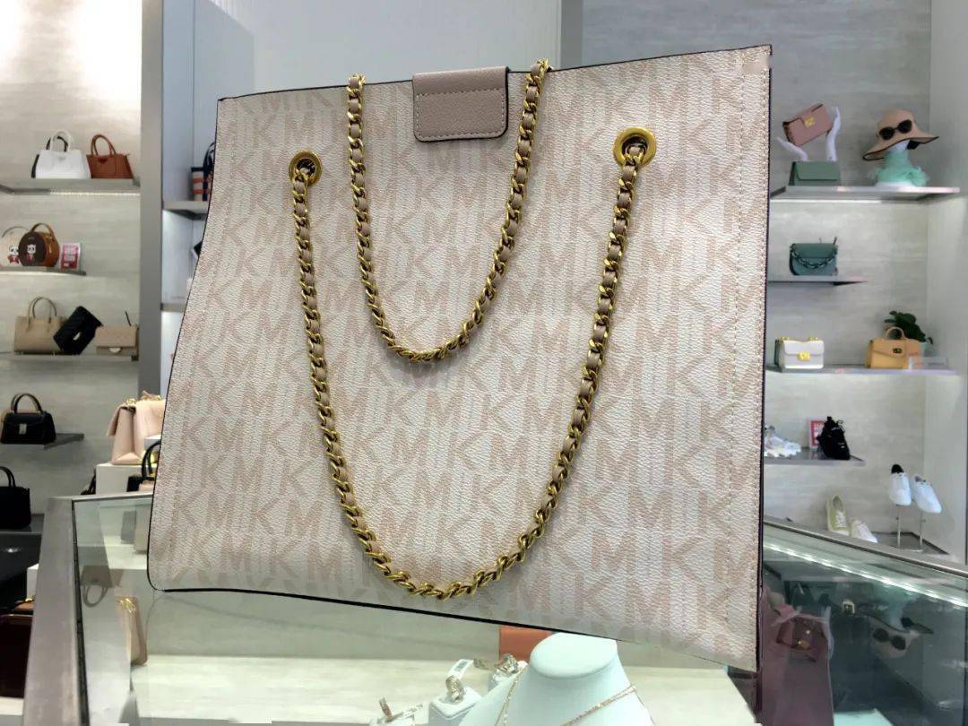 我们在店里等你哦商家信息店名:maitane kalos地址:百悦广场a栋一楼