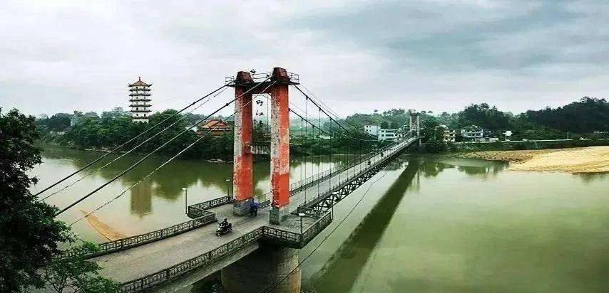 这是我们南丰县历史最久的桥,这也是我梦中的桥,小时候家住吊桥附近