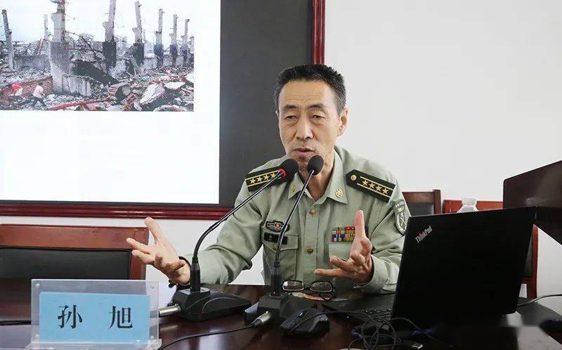 中国老科协科学报告团漯河报告会走进漯河二中