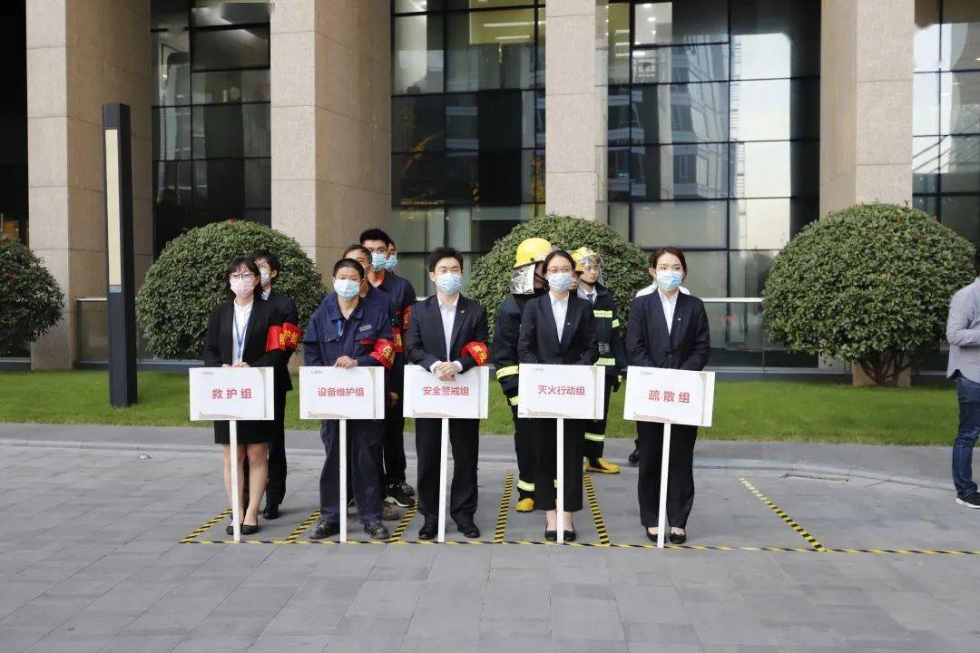 11月18日下午,招商物业上海公司在招商局上海中心开展消防疏散实战