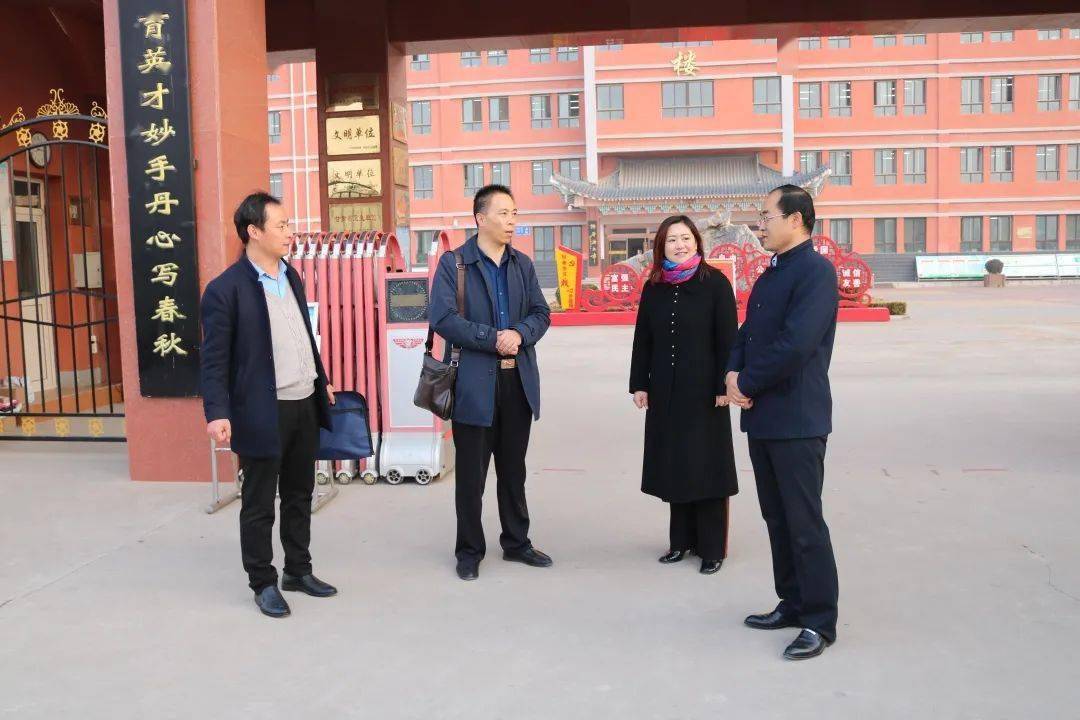 陇西三中部分领导教师来我校考察交流