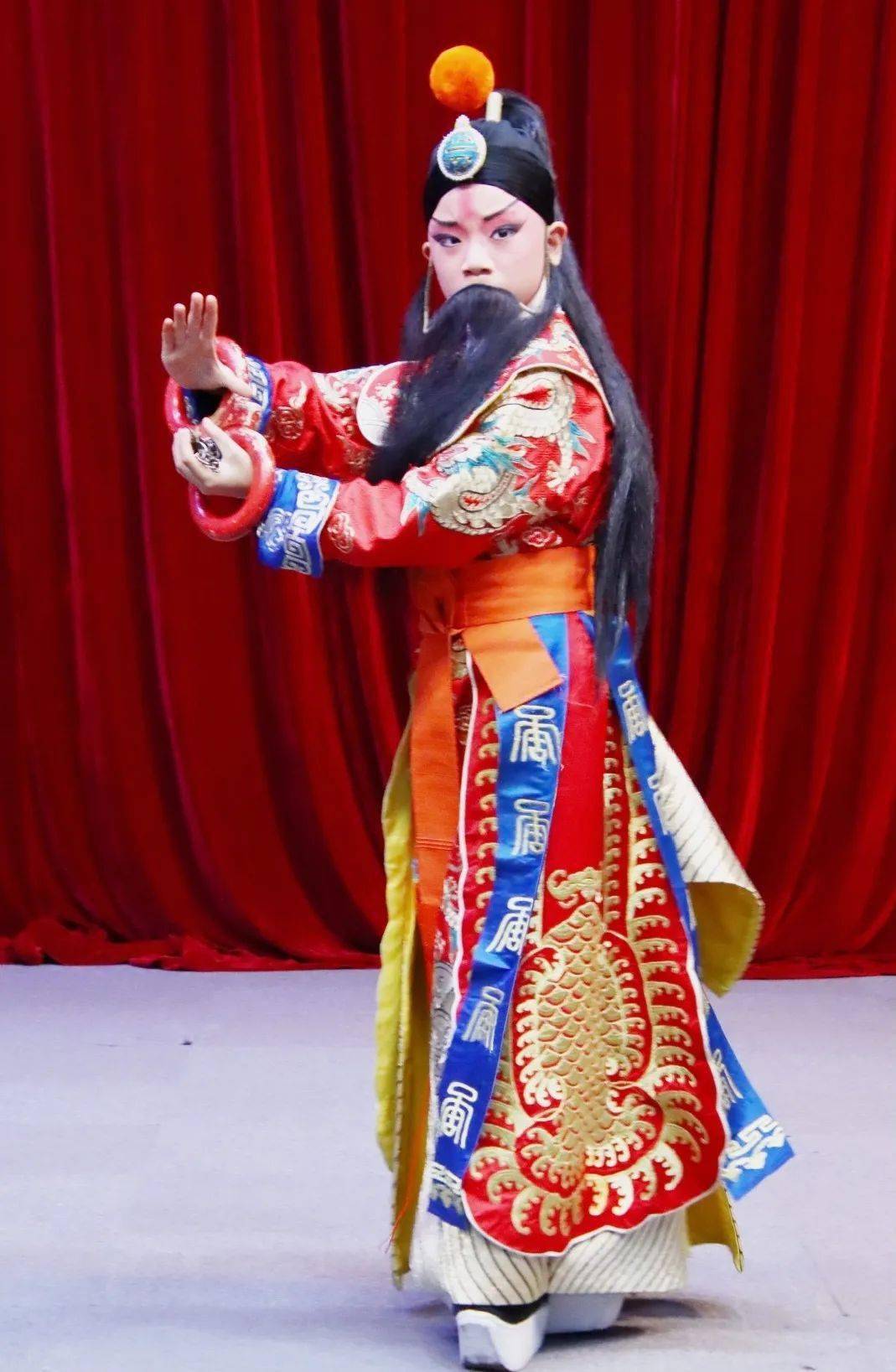 廖雅熙 黄梅戏《卖水》新安湖小学 王思莹黄梅戏《拾玉镯》西乡小学