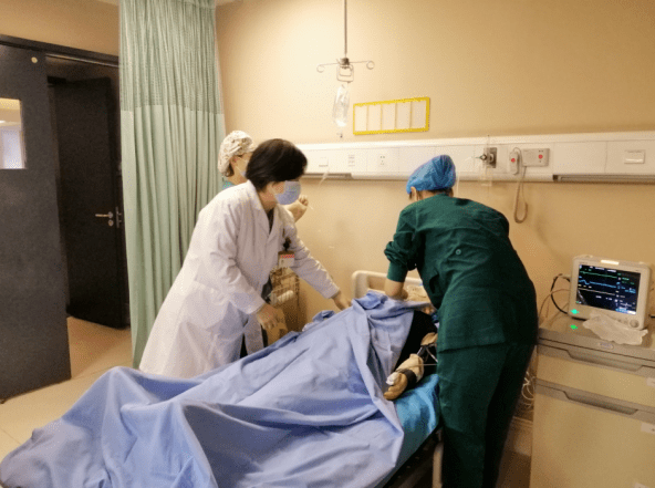 重庆北部妇产医院开展突袭式仿真急救演练提升"实战"能力_抢救