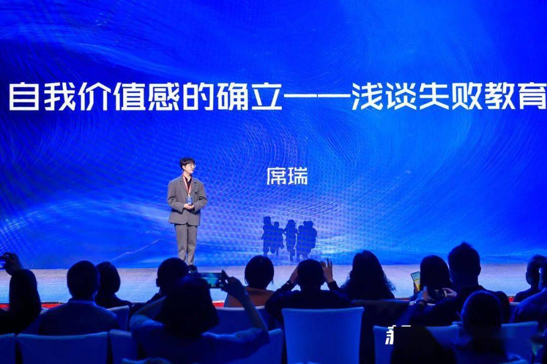中学也内卷了？奇葩说辩手席瑞：好的教育，首先要教孩子失败-搜狐大视野-搜狐新闻