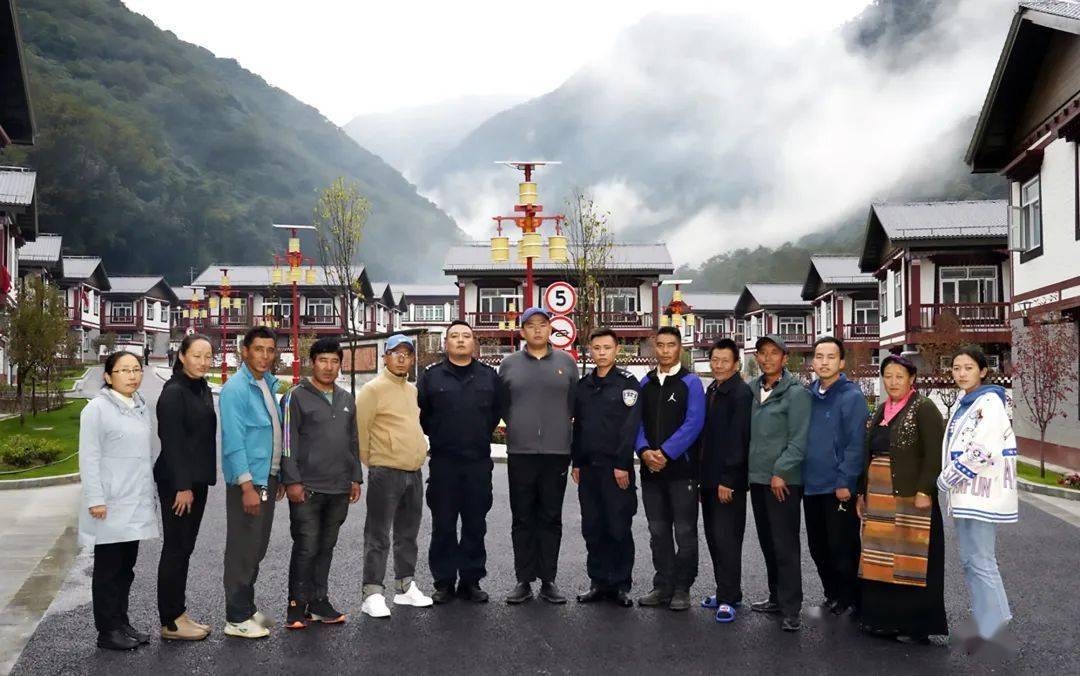 亚东晒这27张"全家福",简直不要太甜!_手机搜狐网