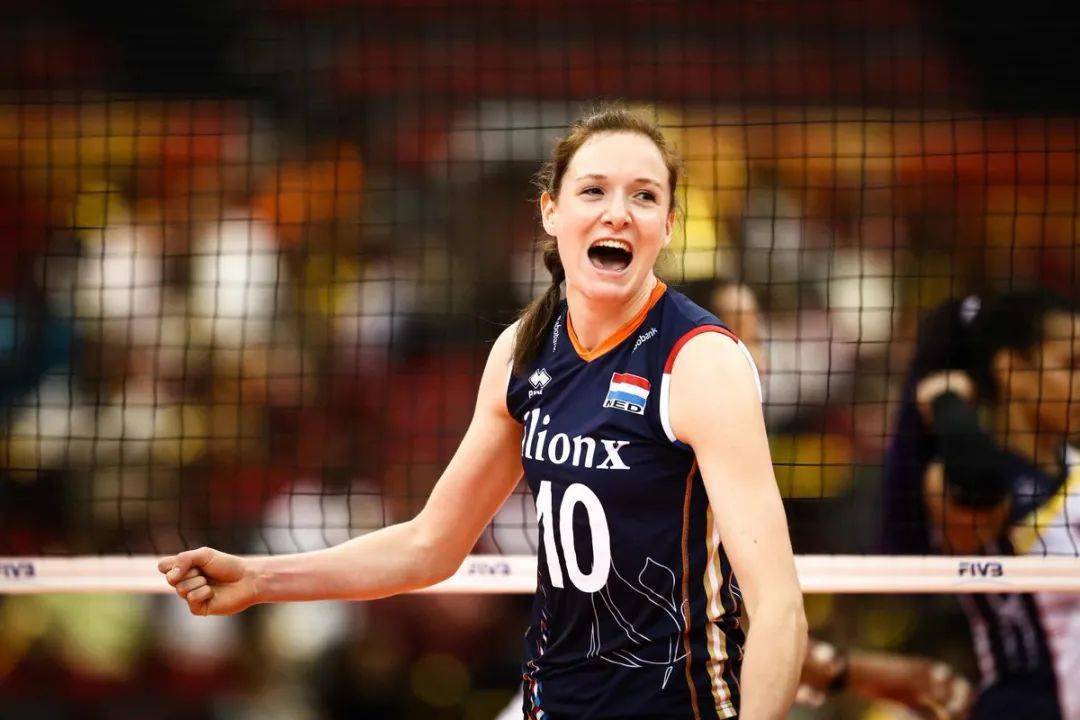 92米,体重76kg,扣球高度322cm,拦网高度315cm,荷兰女子排球运动员,司