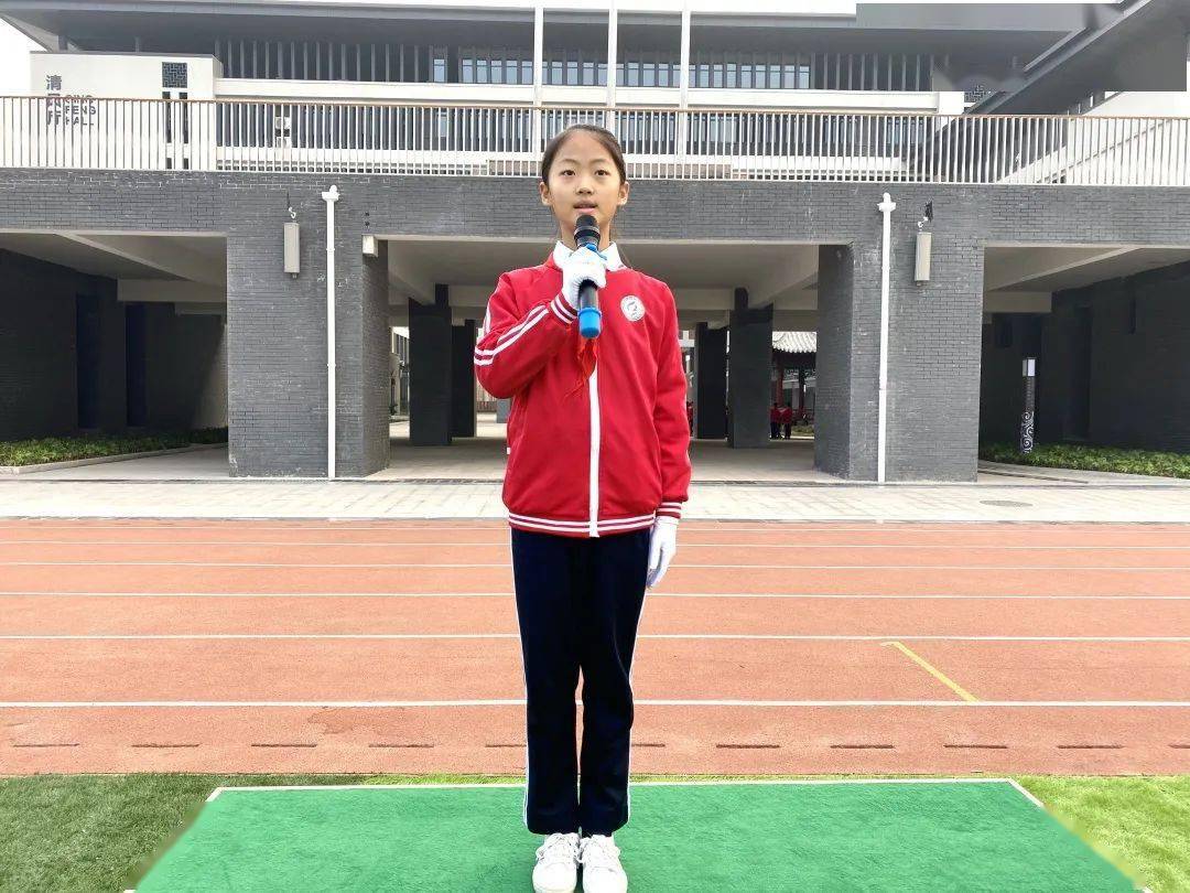 德育阵地感恩父母拥抱亲情清照小学第十二周升旗仪式纪实