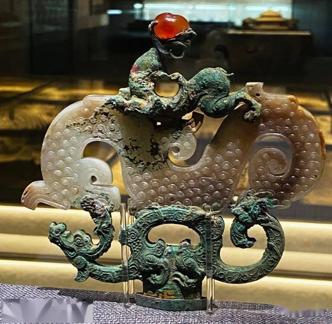 红玛瑙带钩 青铜马 大爵酒樽:马车止分享邯郸市博物馆系列