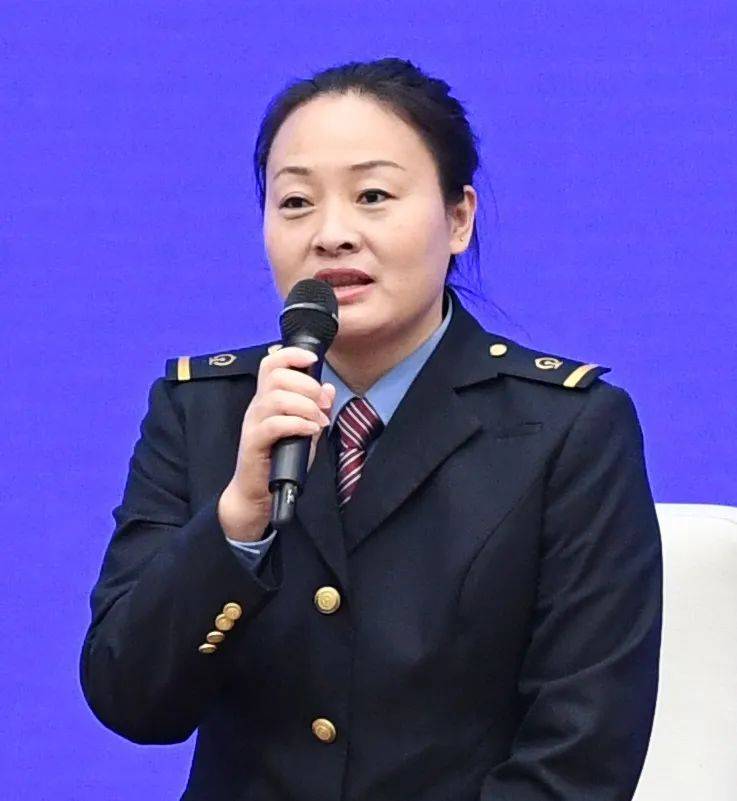 走进国新办新闻发布厅为这些铁路人点赞