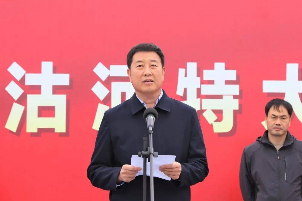 参加仪式的领导有:荣成市委副书记王洪晓,济青高铁公司莱荣指挥部副