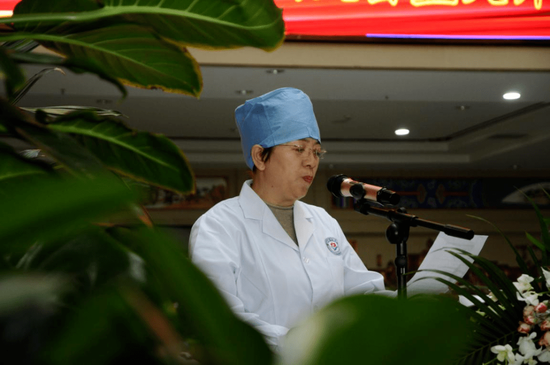 由我院胡宝丰副院长主持,中国中医科学院西苑医院孔伟教授,黄欲晓教授