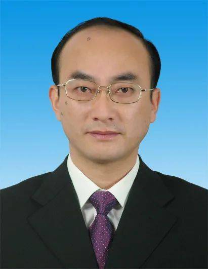 洪山区副区长 金龙硚口区副区长 陈隽罡走进演播厅的"考生"本场主持人