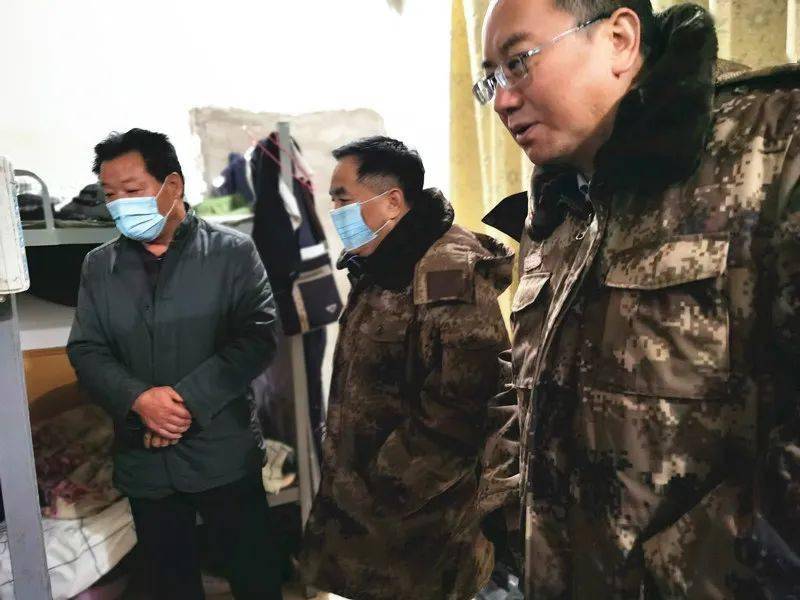 区人大常委会副主任刘振宝同志到黄村镇开展安全隐患排查清理整治夜查