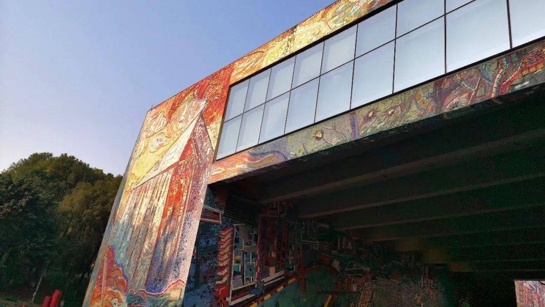 这个色彩斑斓的网红美术馆,一看就让人开心