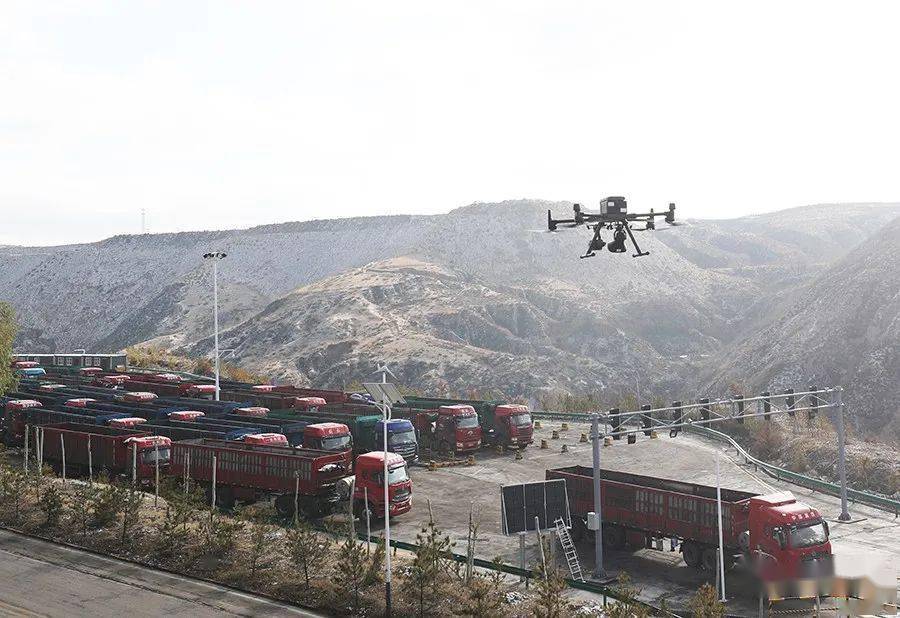 由于智能公司麻地梁矿处于内蒙古高原沟壑纵横的丘陵山地间,以往地面