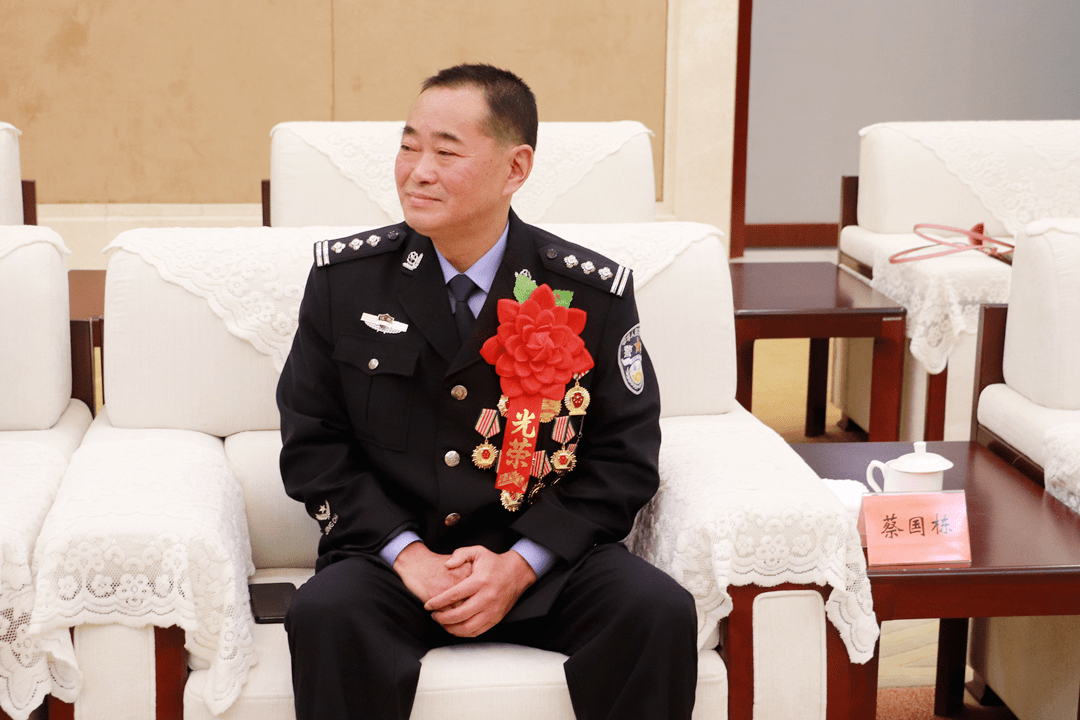 泰州共有7人光荣入选,分别是:兴化市公安局刑警大队一级警长蔡国栋