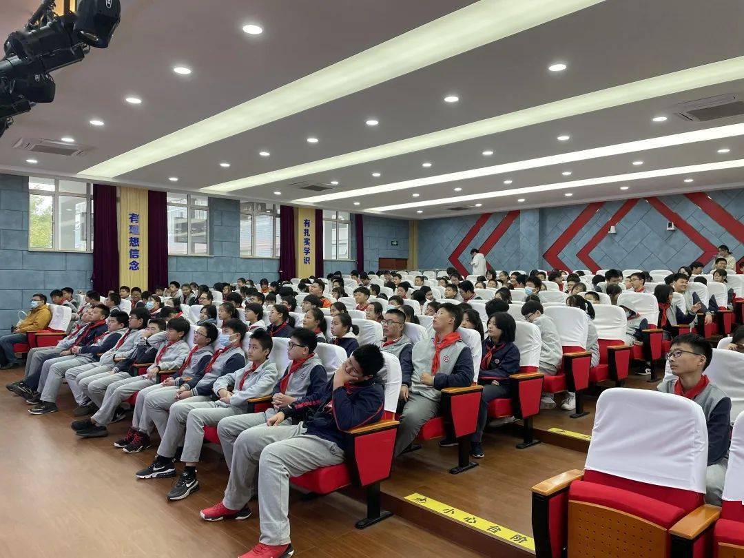 北斗人家情怀星空创引未来北斗西虹桥基地走进青浦区徐泾中学