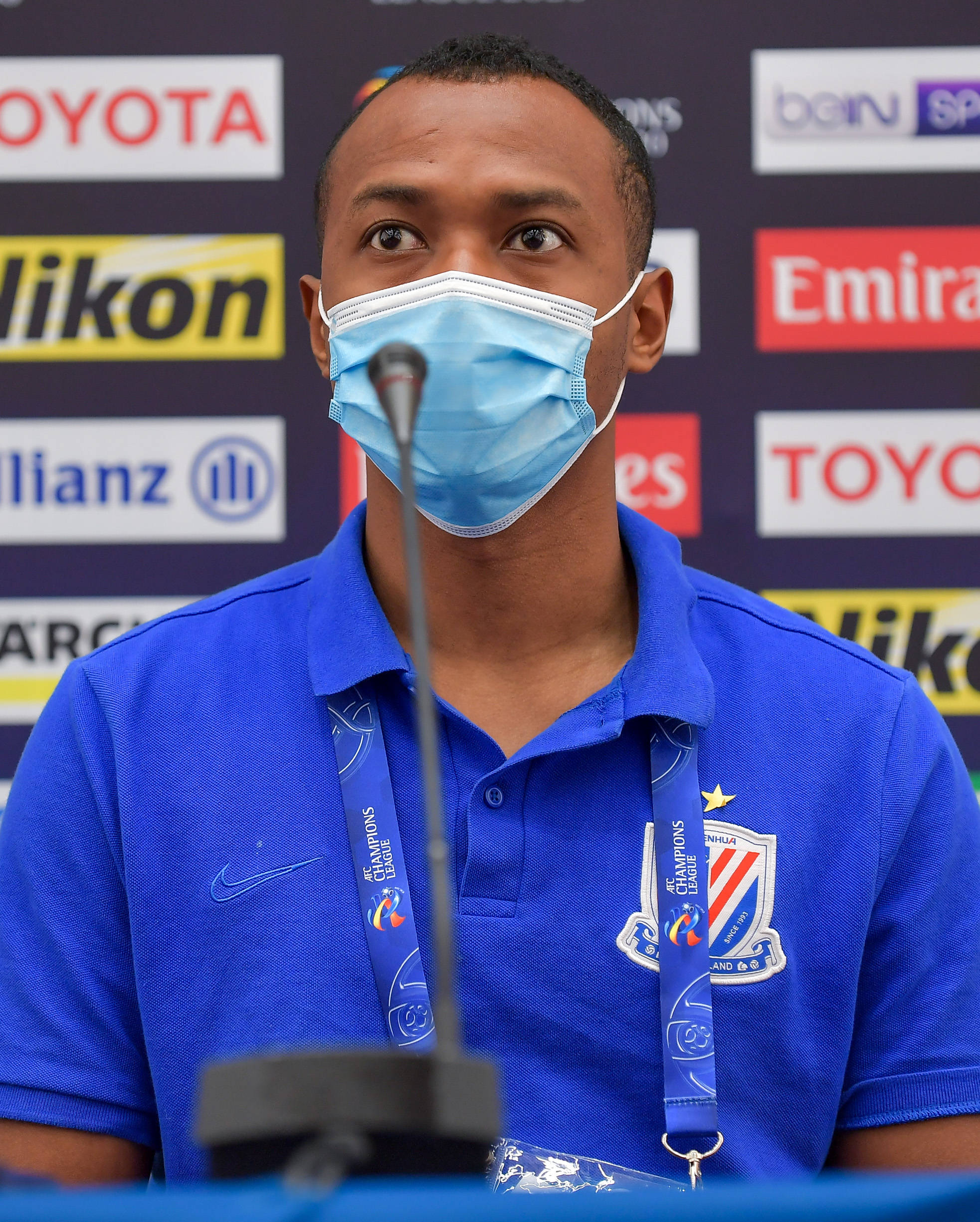 11月20日,中国上海申花队球员艾迪·弗朗西斯出席赛前新闻发布会.