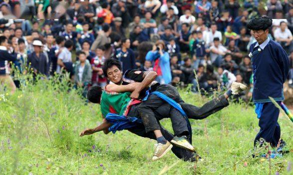 风俗介绍i丰富多彩的凉山彝族年_节日