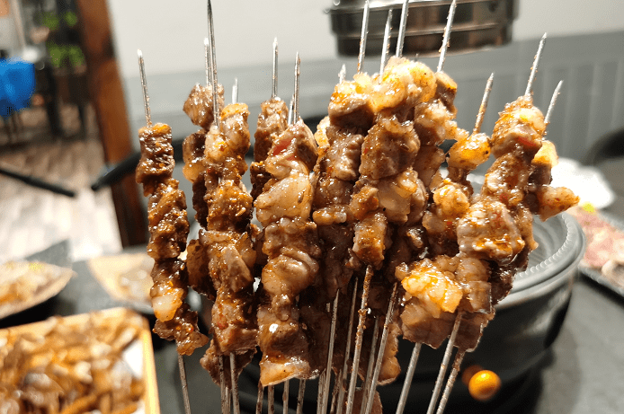 丹东有个牛牛烧烤美女主播都说真牛