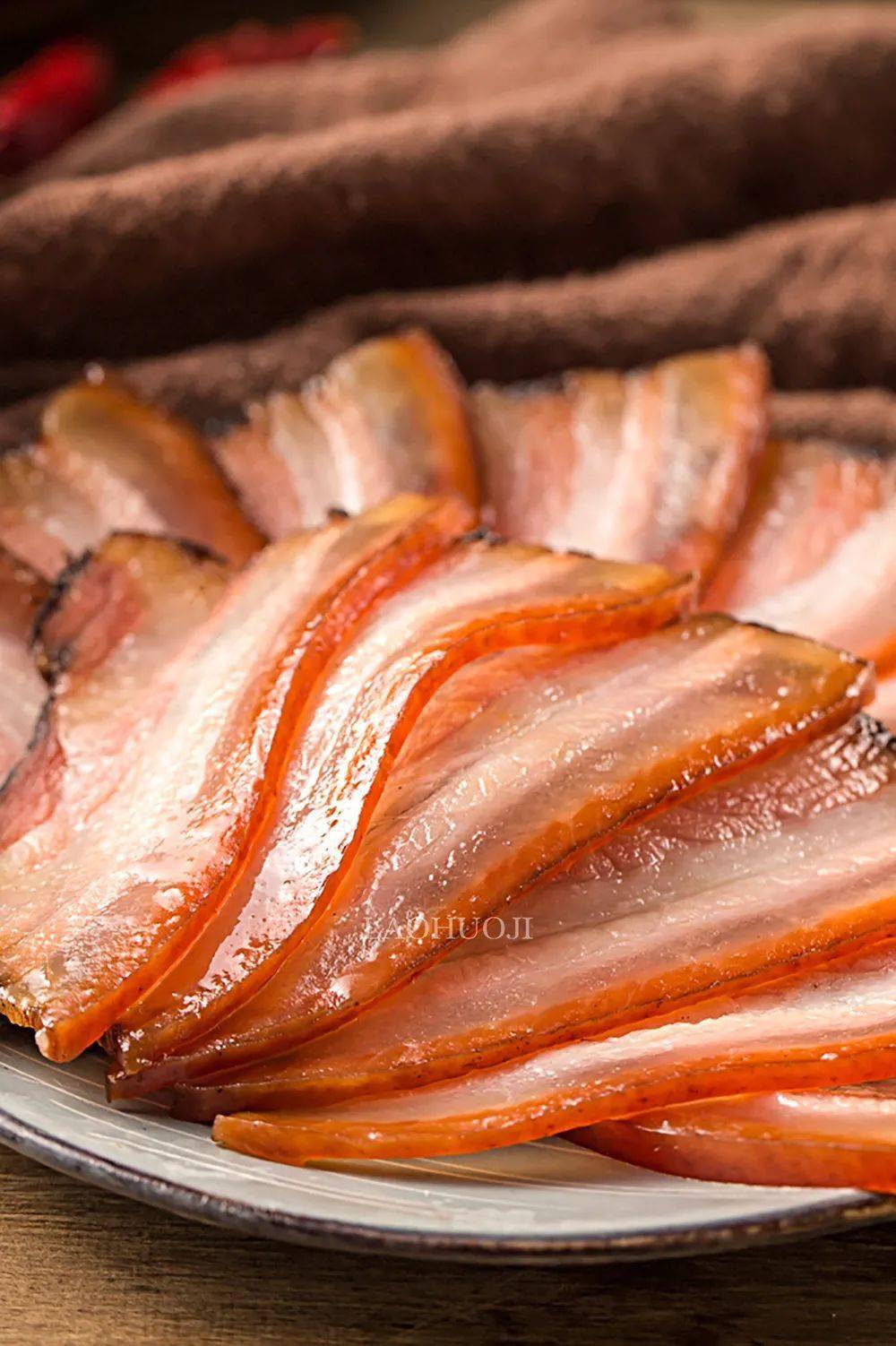 不柴烟熏腊肉(后腿肉)老伙记川派腊味系列全部产自四川省绵阳市北川县