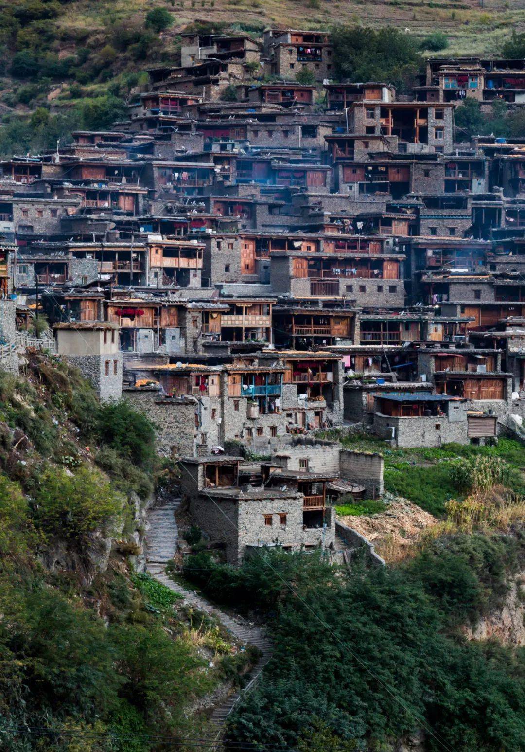 人文纪实津门网何建文俄亚大村映像