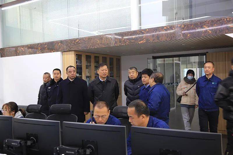 区委书记闫旭,副区长李永胜深入供电公司实地督导检查供电保障工作区