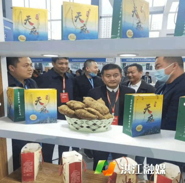 展会期间,市委书记向守清,副市长邱琳,蒋学文先后到洪江市中药材特色