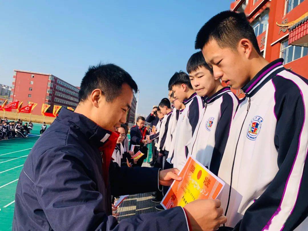 太谷二中启航学校2019级举行期中考试表彰大会