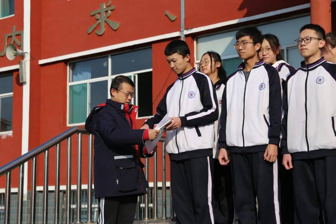 太谷二中启航学校2019级举行期中考试表彰大会