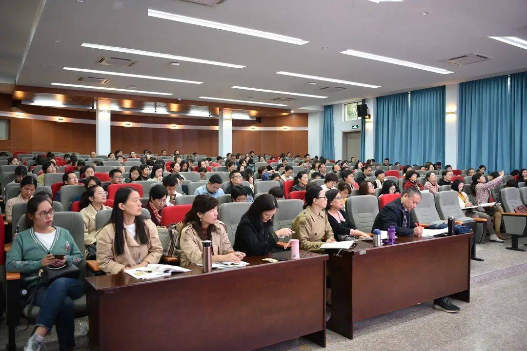 春风化雨立德树人金华市初中社会法治研训活动在绣湖中学举行