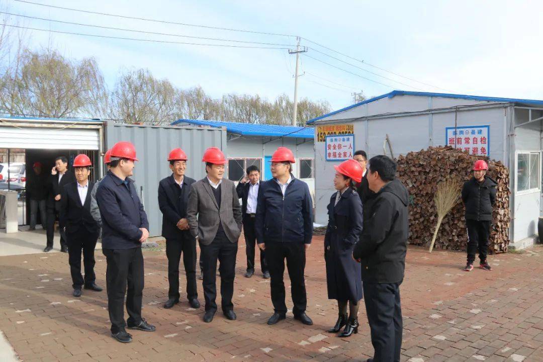 县委常委王永刚到柳山镇检查指导安置楼项目建设工作