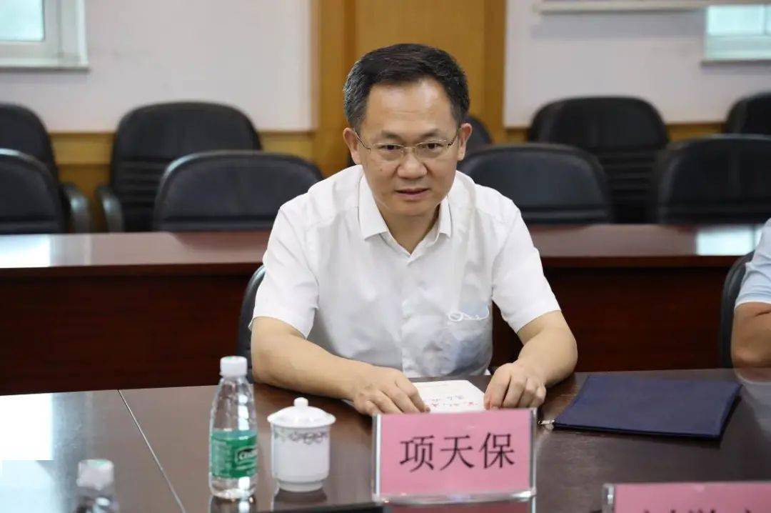 项天保同志到市直卫生健康系统开展警示教育专题调研