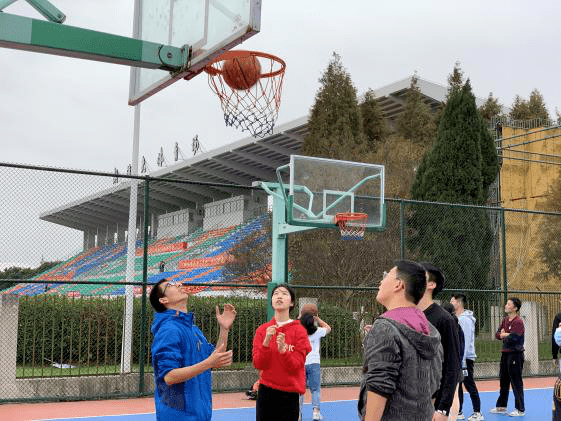 向右滑动曹舒,王曦,施文菁,方燕,孙致纯马也乐,李雨莳,吴家瑜