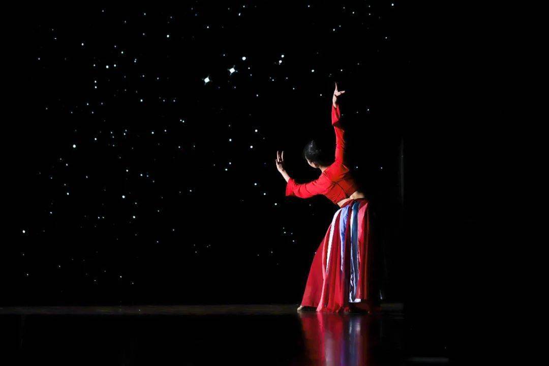 艺术班舞蹈专业生《独舞串烧》街舞社热舞节目这是一个满是热爱和激情