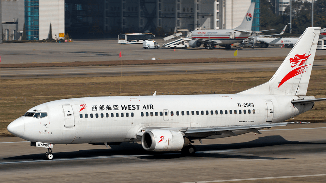 祝贺中州航空在郑州基地迎来第二架737300f全货机