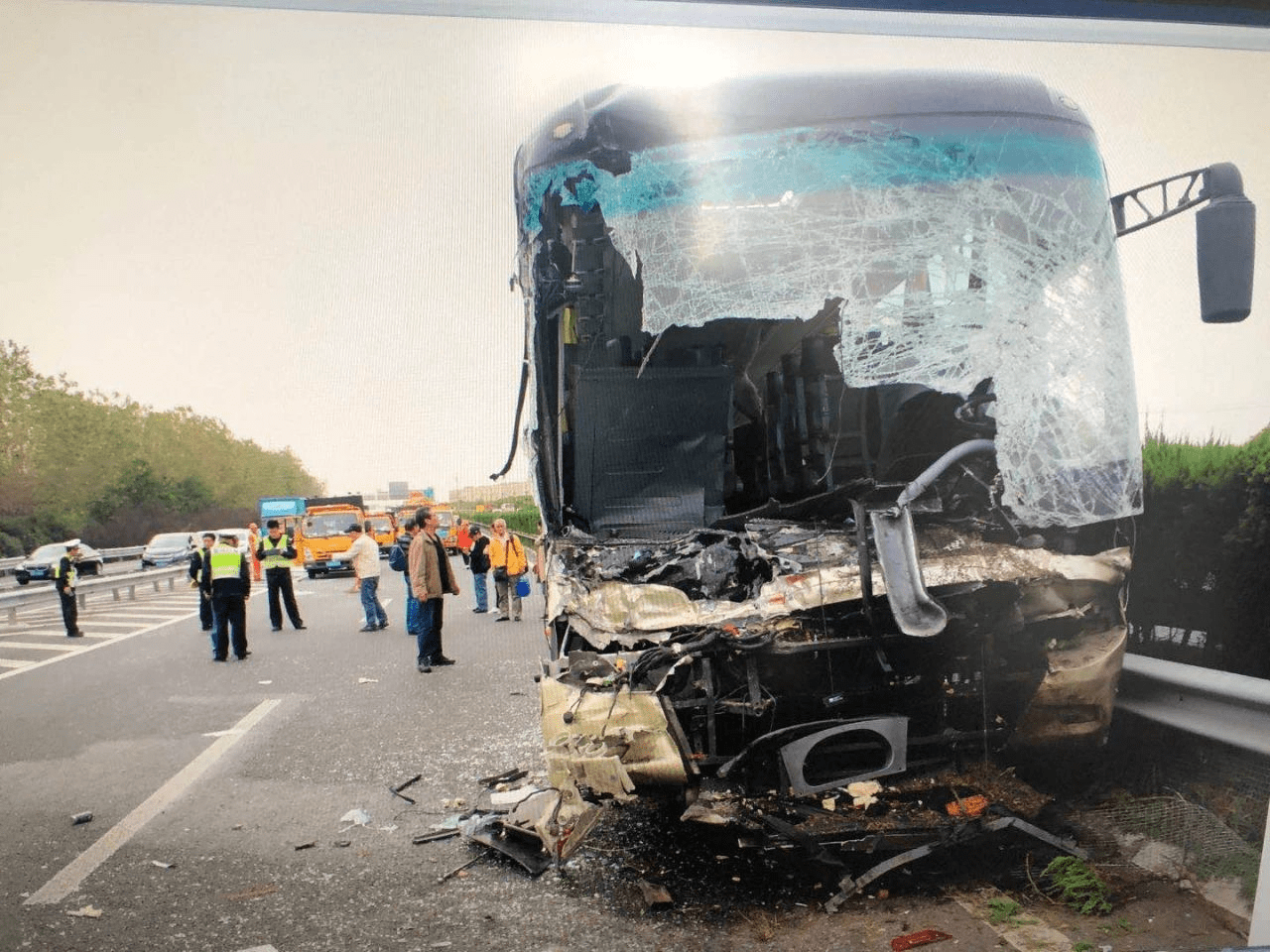 2020年10月29日,g2高速公路嘉定段往市区方向发生一起交通事故,一辆载