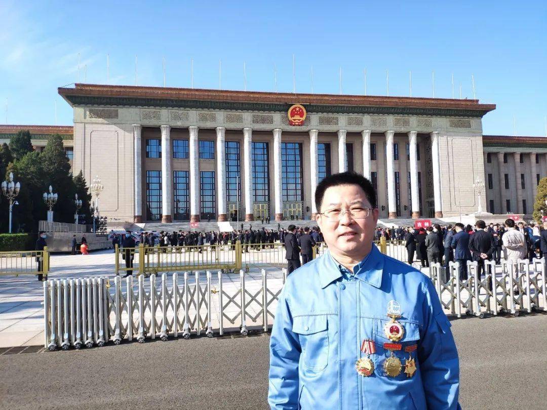 刘胜利获评全国劳模,在人民大会堂接受表彰_手机搜狐网