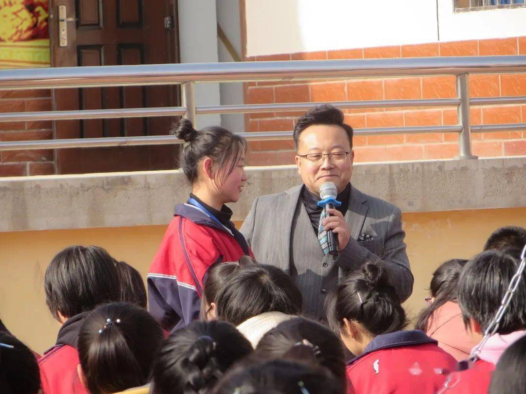 激扬青春   与梦同行  ——临洮县文峰中学举行高三励志教育报告会