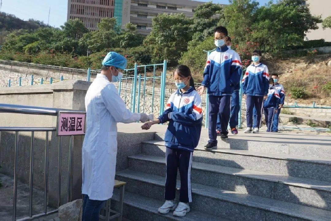 疫情防控石井镇组织开展校园核酸采样