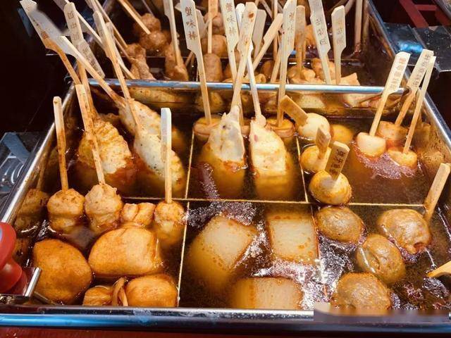 罗森的熬点(就是关东煮啦)会让你惊艳鱼籽仙贝,鱼豆腐,鱼蛋……一口咬