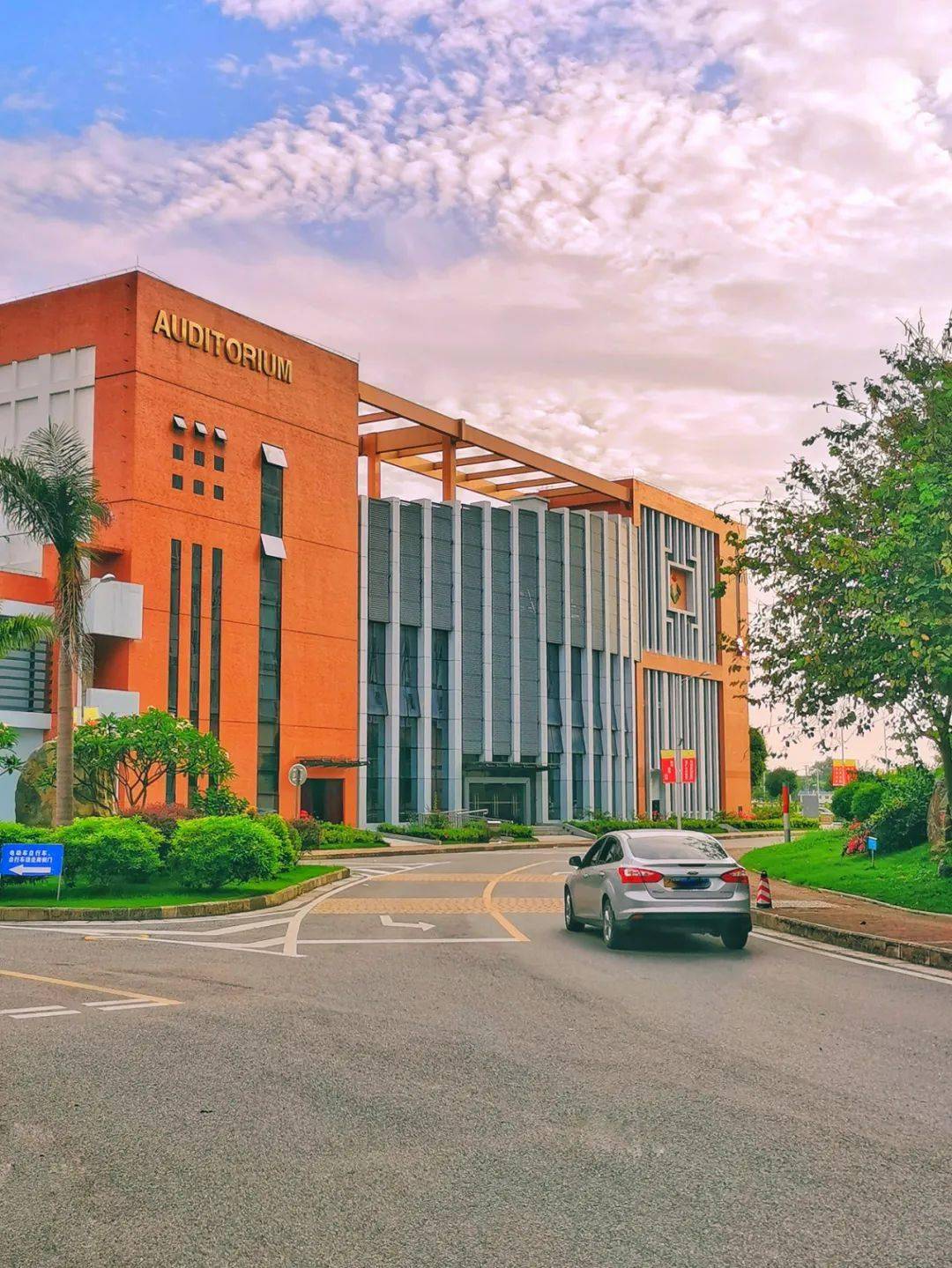 广西"皇家"建院,真的不只有工地佬!_南宁