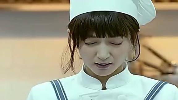 女子正准备投降男神一出现美女就明白咸鱼还是能翻身滴