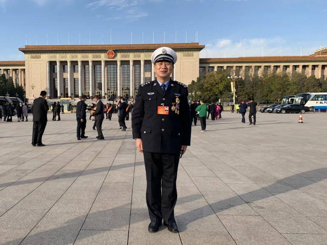 祝贺平潭这位先进工作者在人民大会堂接受表彰