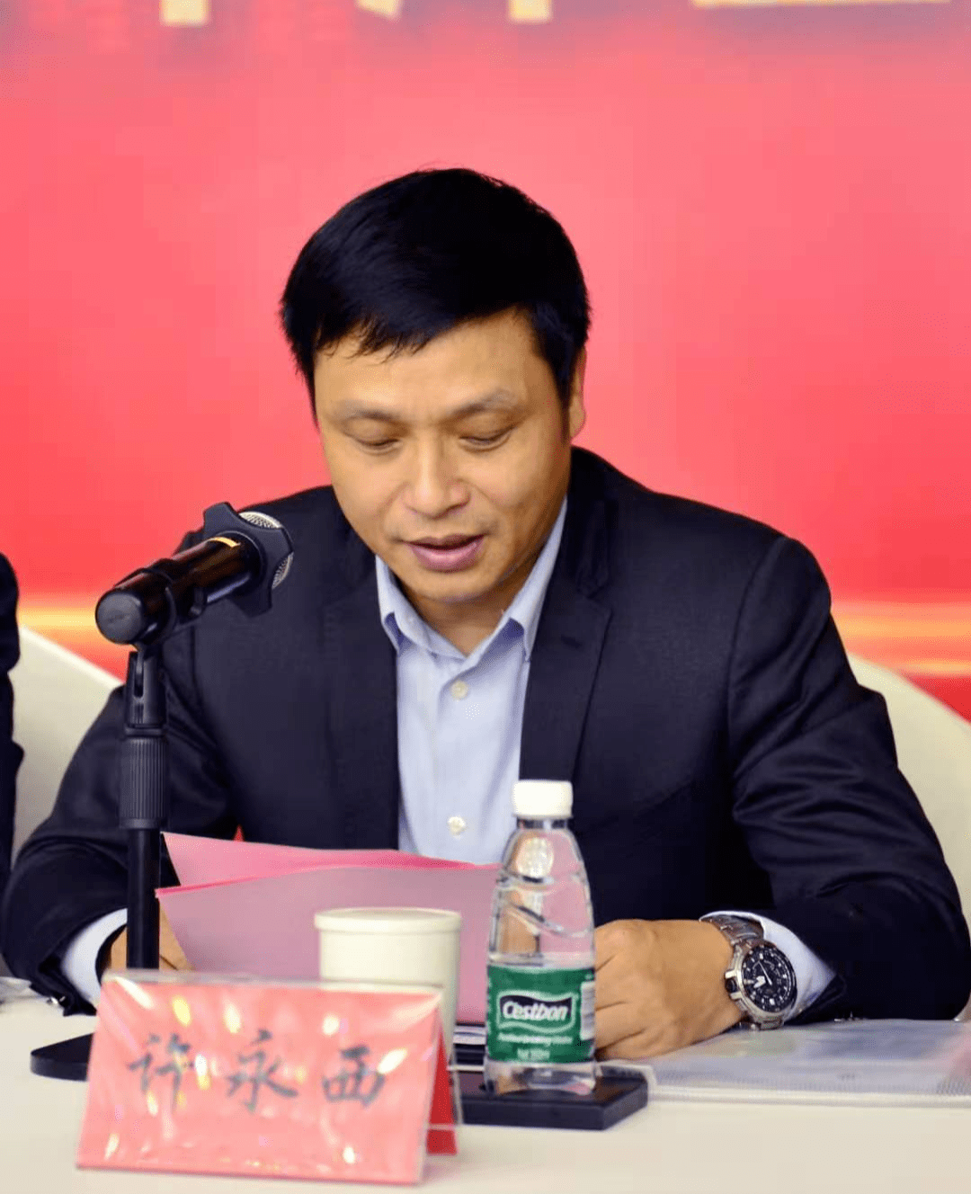 许永西致辞许永西在会上向民盟平潭基层委员会的成立表示热烈的棕贺