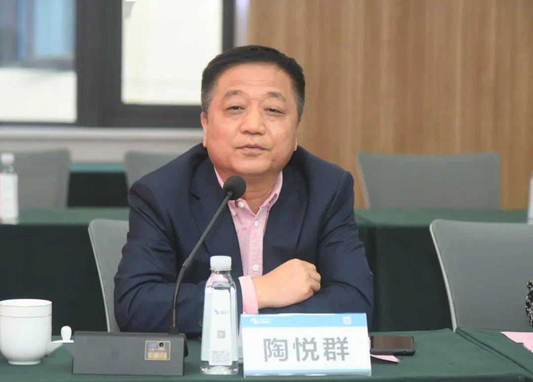 陶悦群董事长表示,温医大眼视光学院是我国眼视光教育,科研,医疗的一