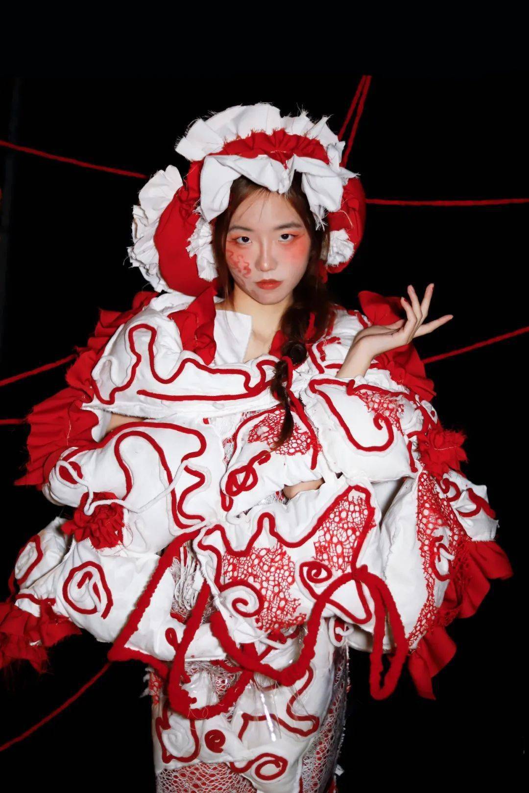 查看更多铜奖:《朝圣者》设计师:王志舜 刘苏丹 蔡如愿 孙玮阳 李雨晴