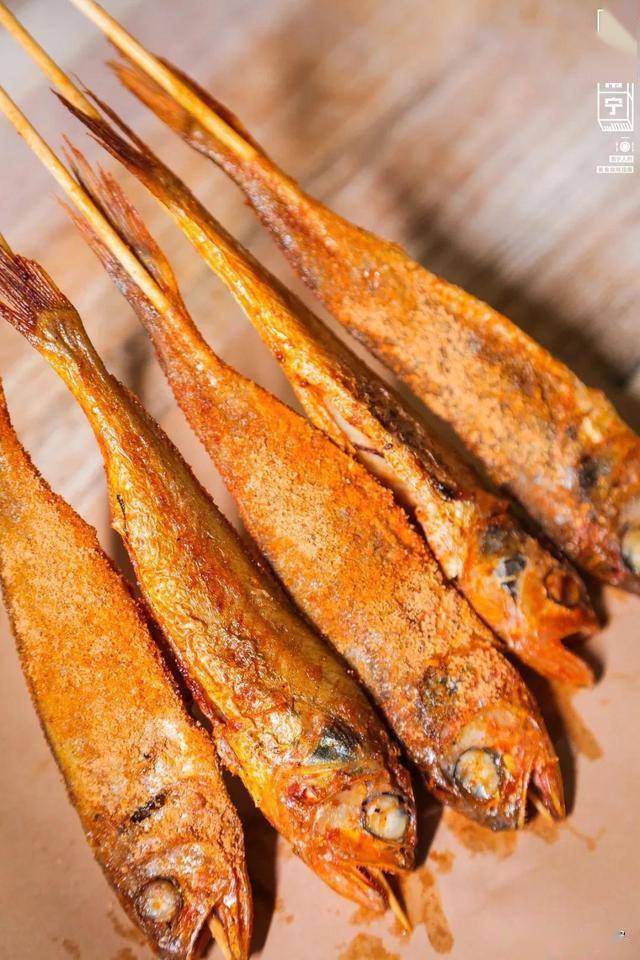 农院路专卖烤小鱼的10㎡店绕了三圈才找到辣得过瘾